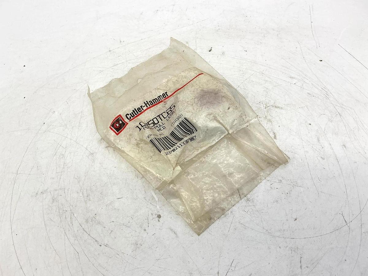 New Cutler-Hammer 10250TC65 Ser A1 Pushbutton Push-Pull Lens Red