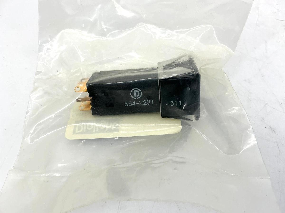 New Dialight 554-2231-311 Panel Mount Pushbutton Switch 8-Pin 1A 125VAC