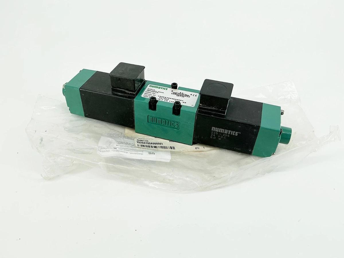 New Numatics 152SS7004000061 Solenoid Valve 24VDC 150PSIG .25A