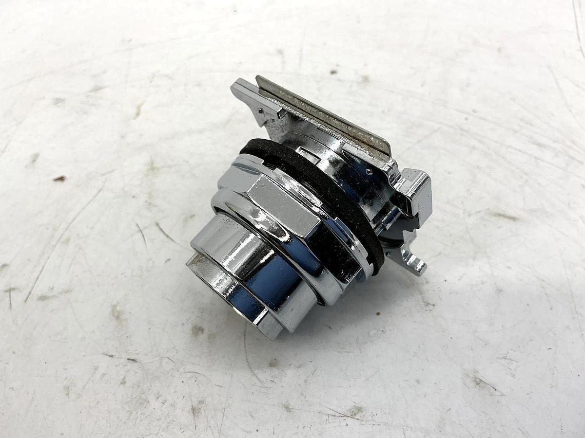 New Cutler-Hammer 10250T9 Ser A2 Push-Pull Oper Momentary Pull Maint Push