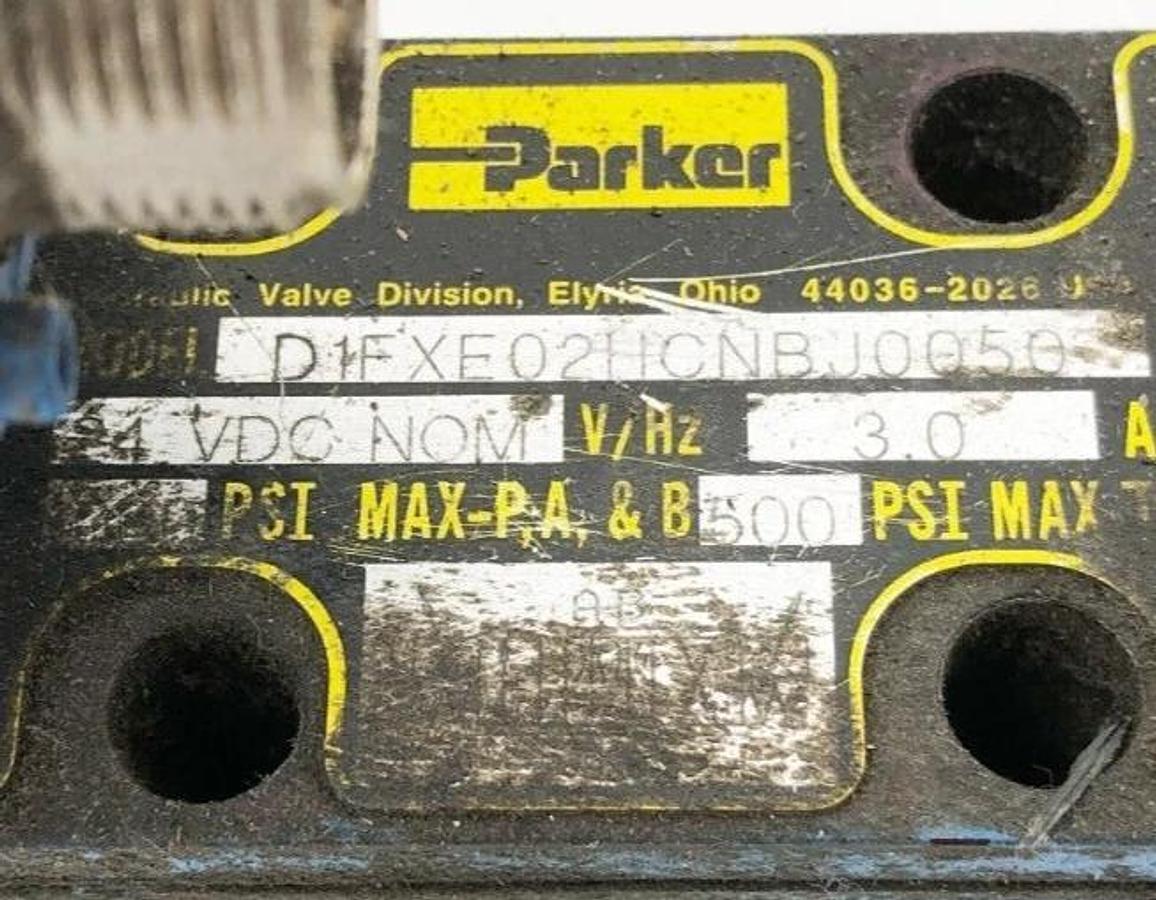 Used Parker D1FXE02HCNBJ0050 Servo Valve 24VDC Nom. 3A 500psi