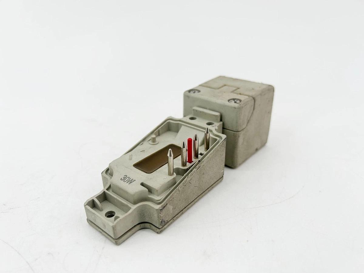 Used Omron E2Q2-N30MY4-U Proximity Sensor 250V 500mA 65Hz - Missing Back Plate