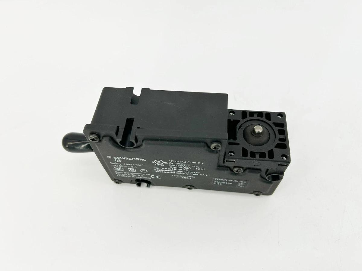 New Schmersal TZFWN24VDC/BU Safety Switch, 250VAC, 8A, 101028610