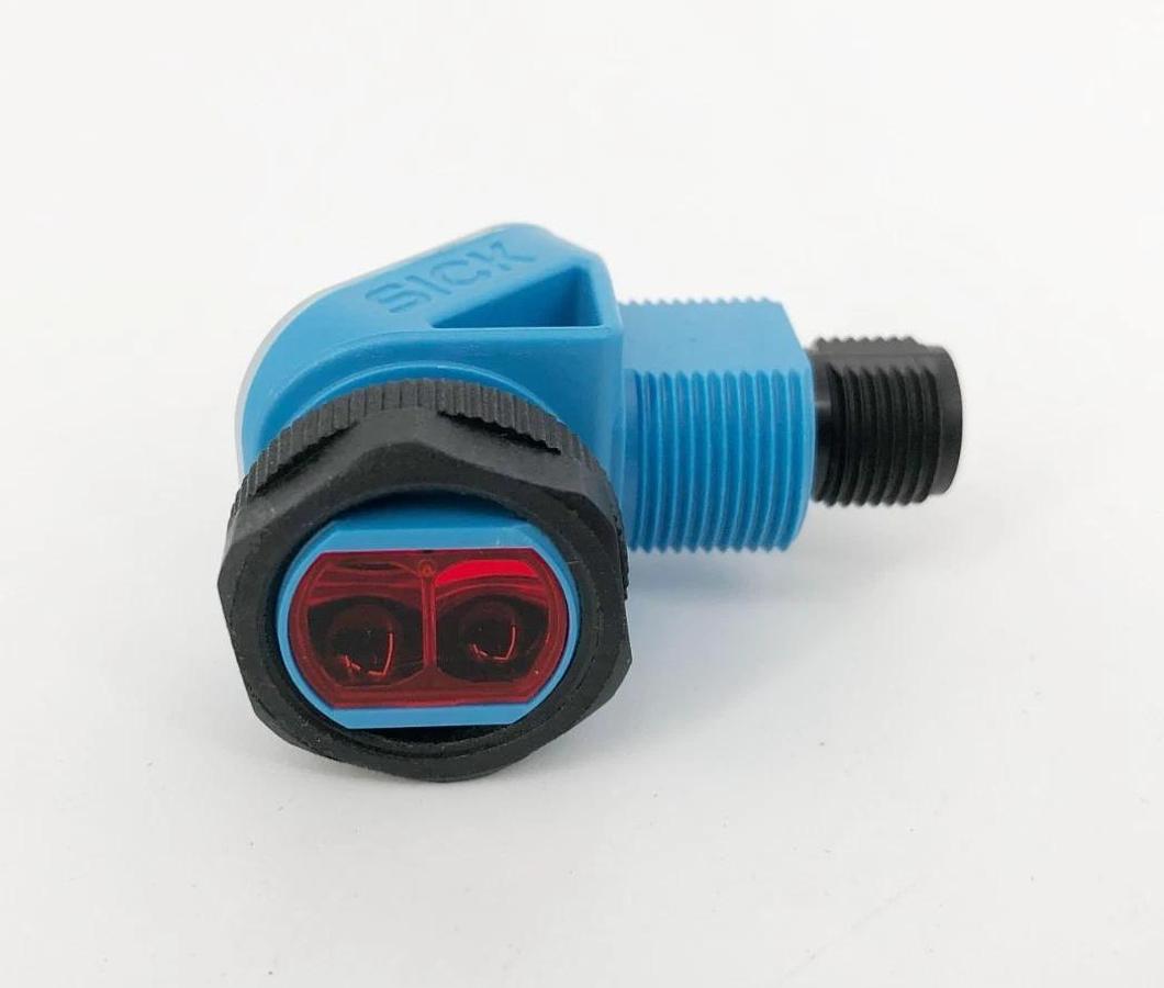 New Sick ET3-P5228 Optical Sensor 10-30VDC 5-155mm Range 1045207 - No Box