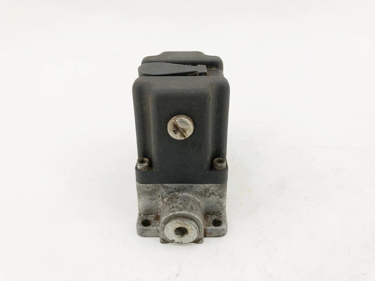 Used Sauer Sunstrand MCV101A1313 Pressure Control Valve