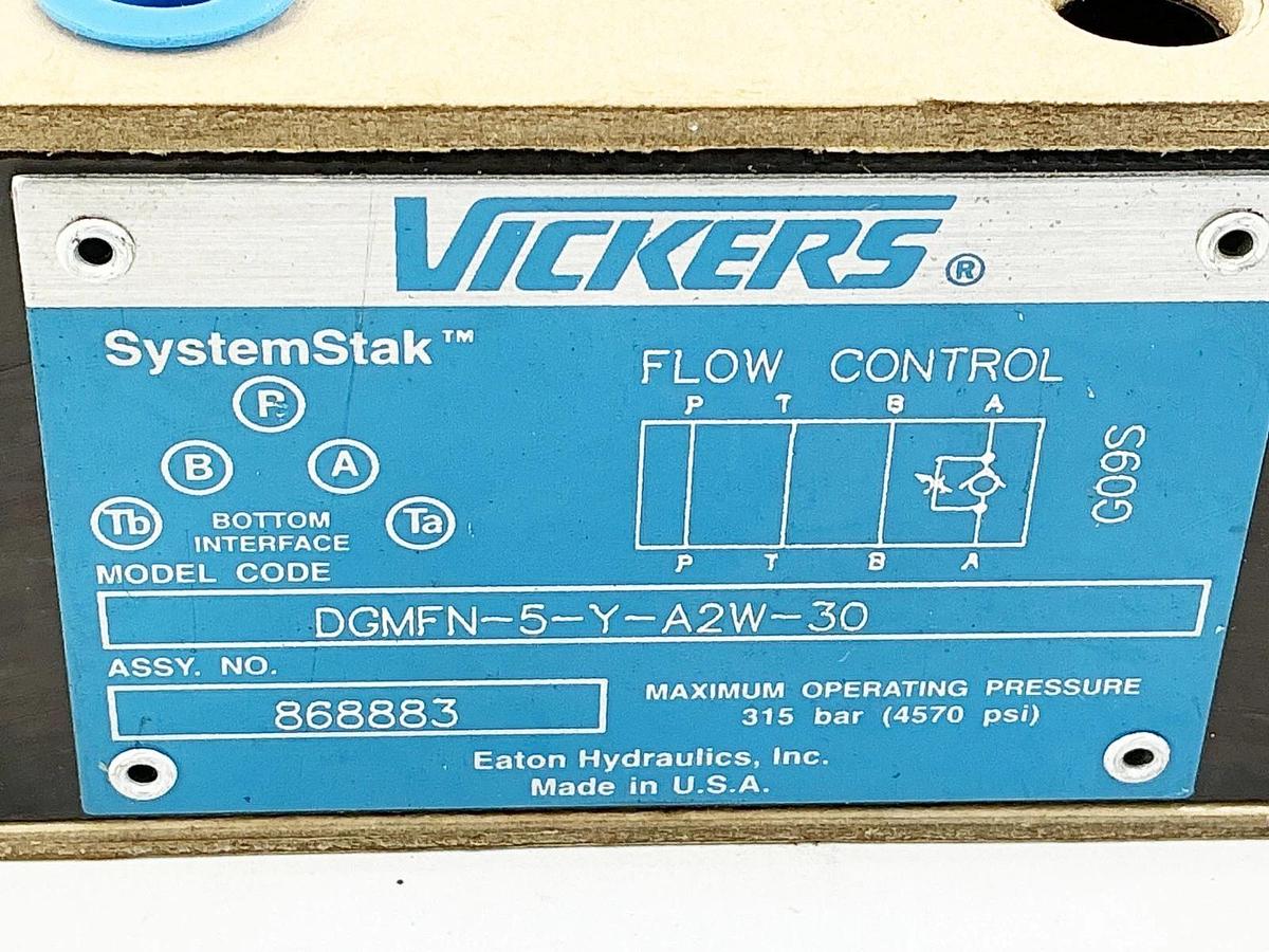 New Vickers DGMFN-5-Y-A2W-30 Flow Control Valve 315Bar 4570PSI - No Box