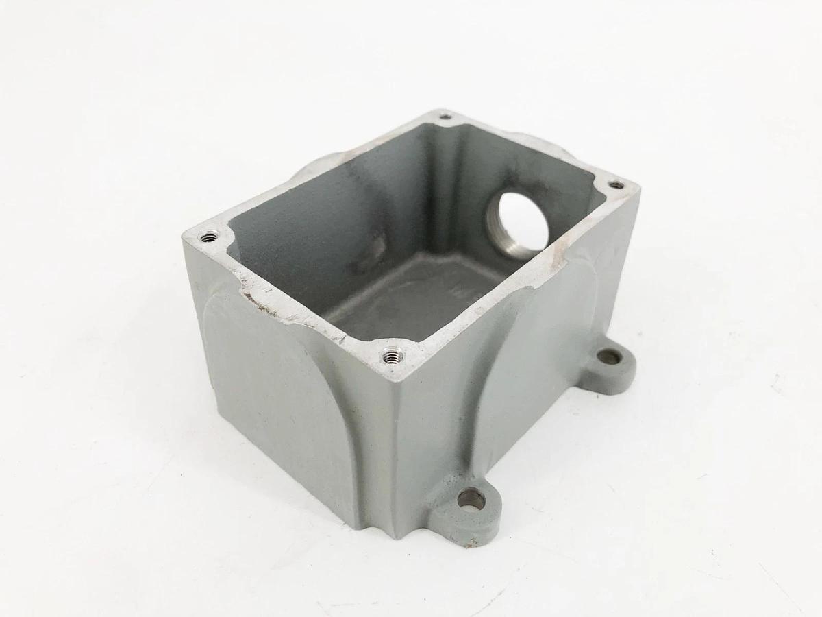 New Meltric MB334 Metal Junction Box 3/4" NPT