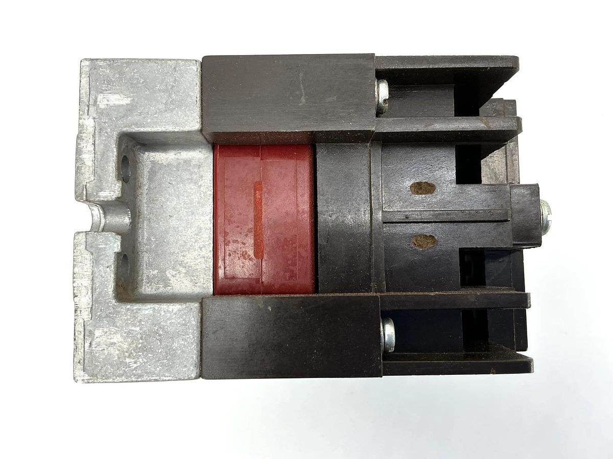 Used Cutler-Hammer D26MR40A Type M Relay 4-Pole 4NO 600V Coil 110/120V 50/60HZ D26MB
