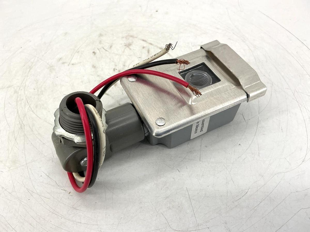 New Fisher Pierce SFT168 Nightlighter Outdoor Lighting Controls 277VAC 50/60HZ