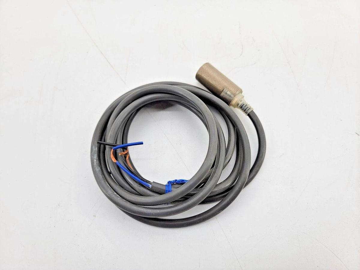 New Omron E2E-X5F1 Proximity Sensor 5mm Range - Missing Mounting Hardware