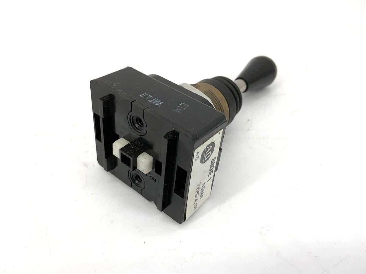 Used Lot of 2 Allen Bradley 800T-T2H3 Ser T Toggle Switch 2-Way MISSING HANDLE CAP