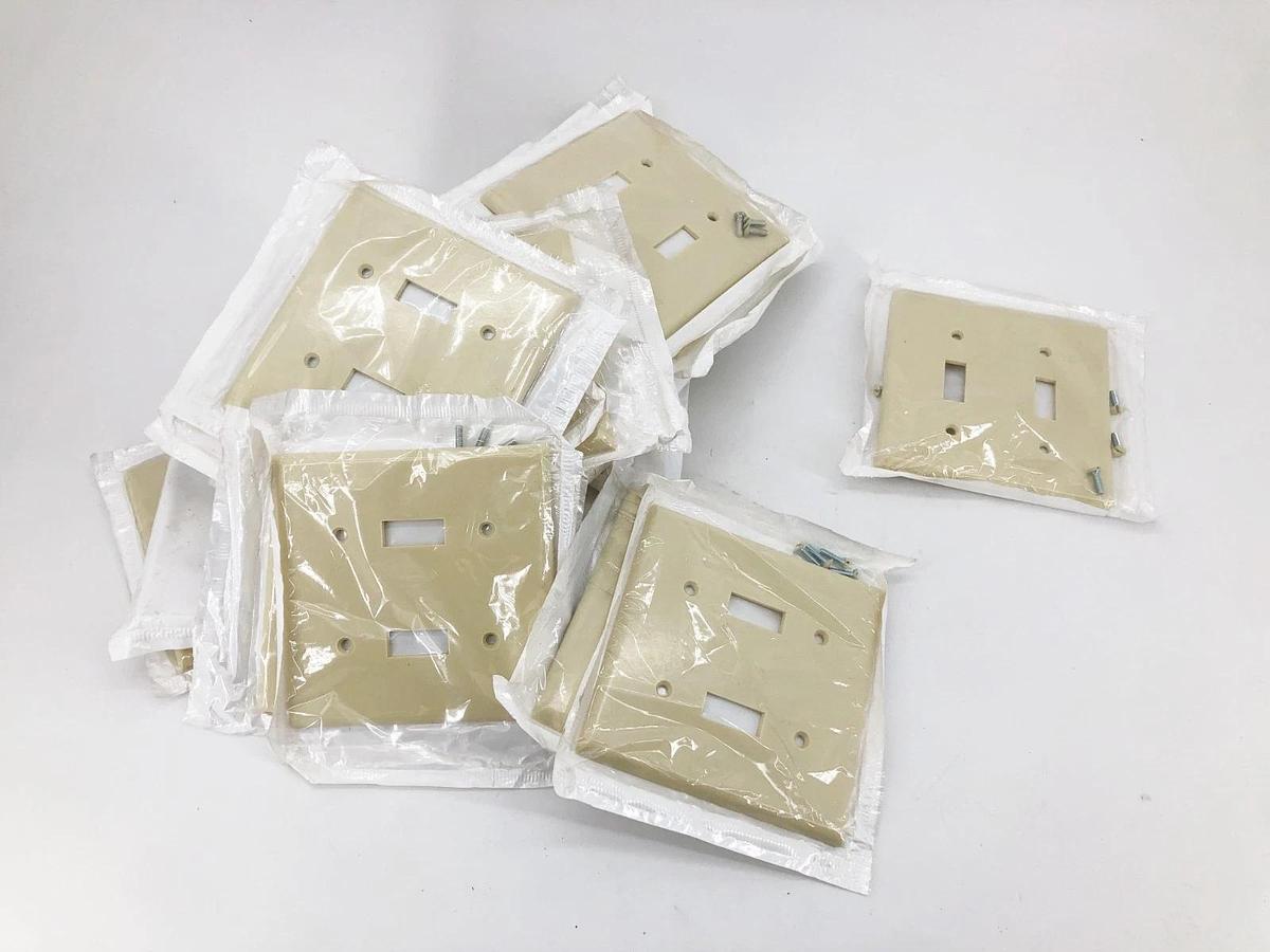 Lot of 25 New Leviton 001-86009 Ivory Wall Plates 2-Gang Toggle Switch