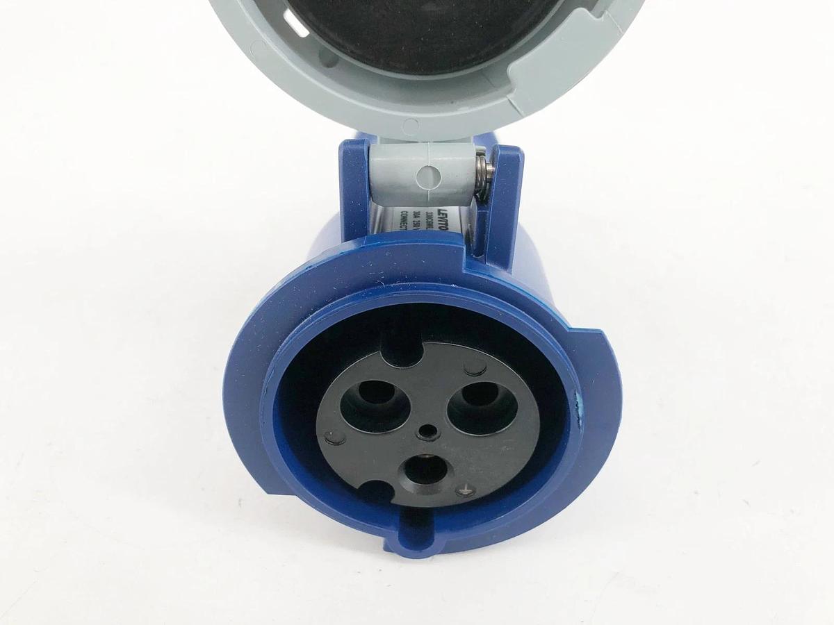 New Leviton 330C6WLEV Watertight Pin & Sleeve Connector Blue 30A 250VAC