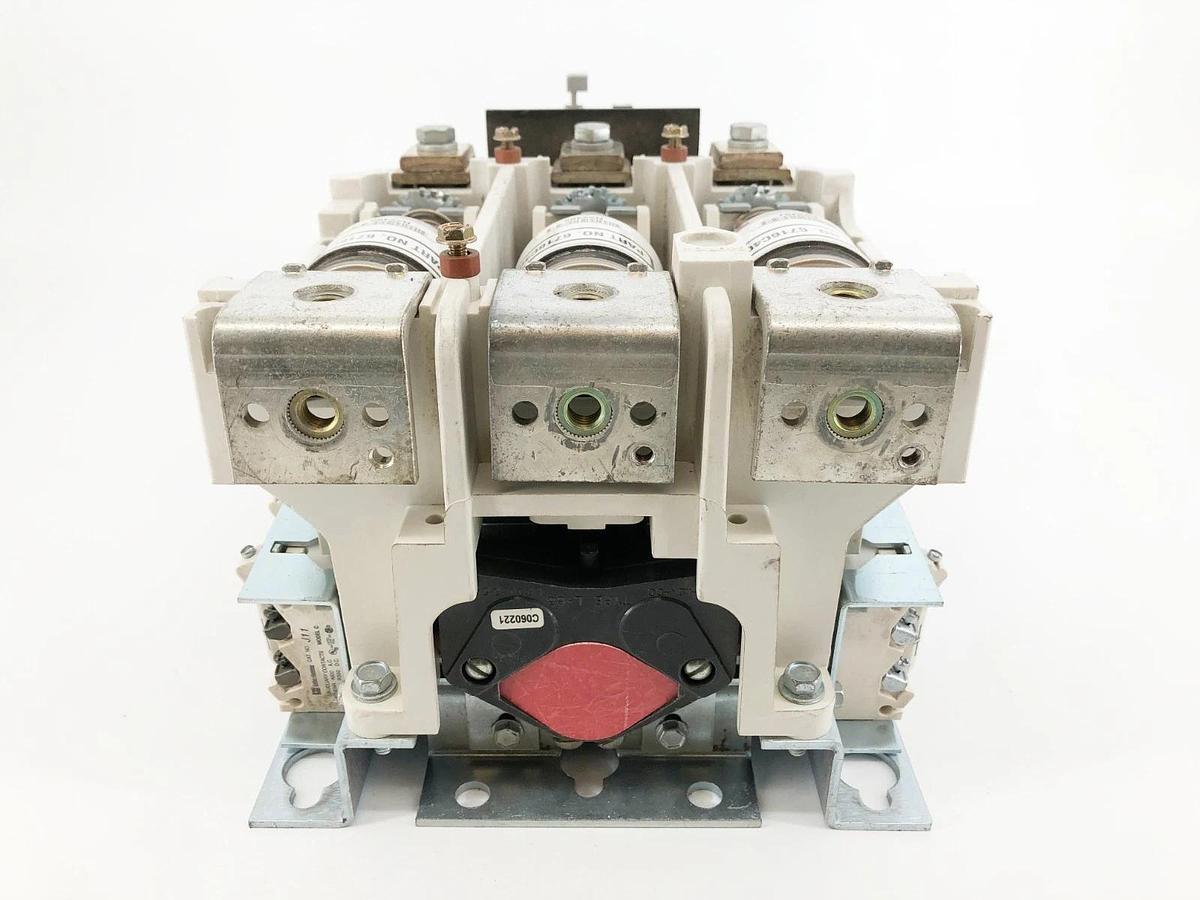 New Cutler-Hammer V200M5CJC Vacuum Starter Size 5 110/120V Coil 270A - No Box