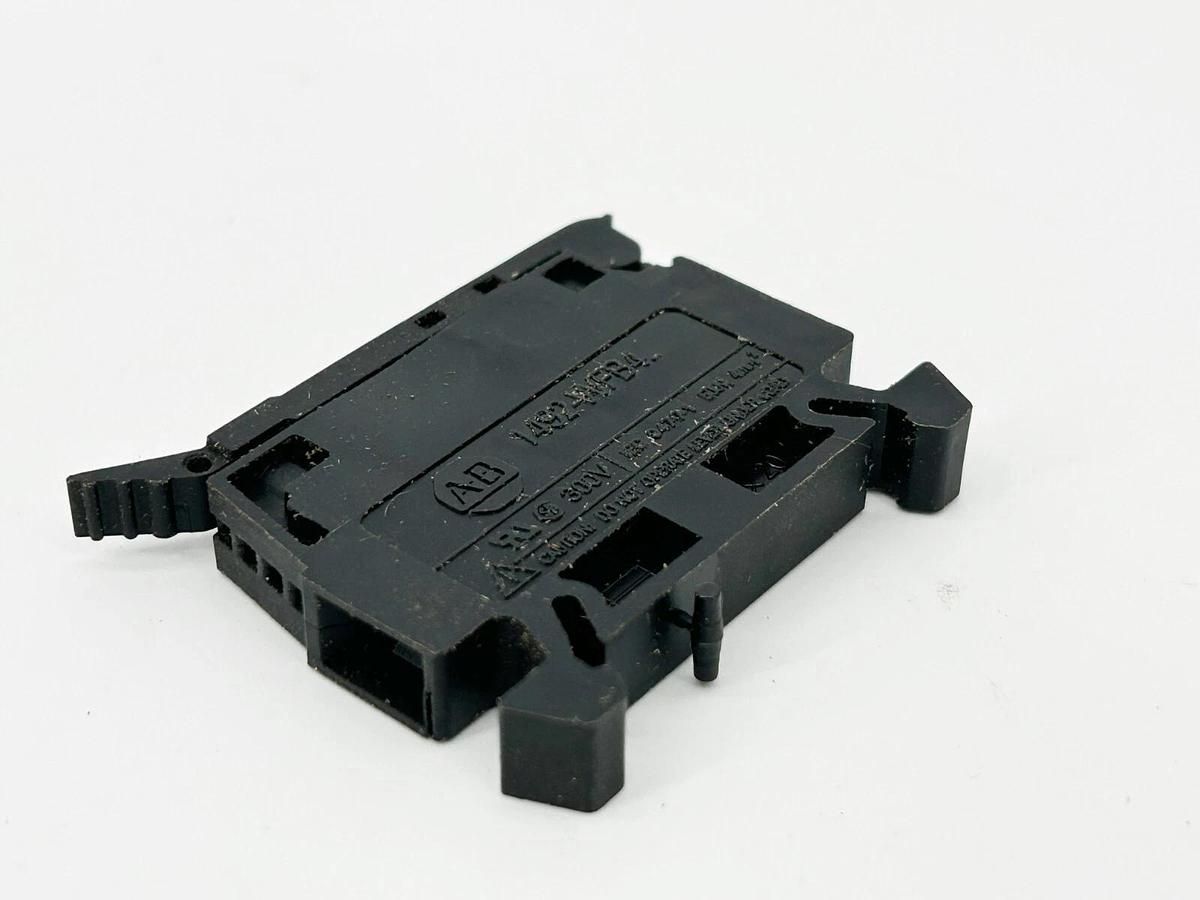 New Allen Bradley 1492-WFB4 Terminal Block 1 Pole 15A 300V