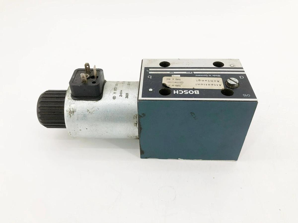 Used Bosch 0810001748 Directional Valve 24V 1.7A 081WV10P1M1010WS024/00D0