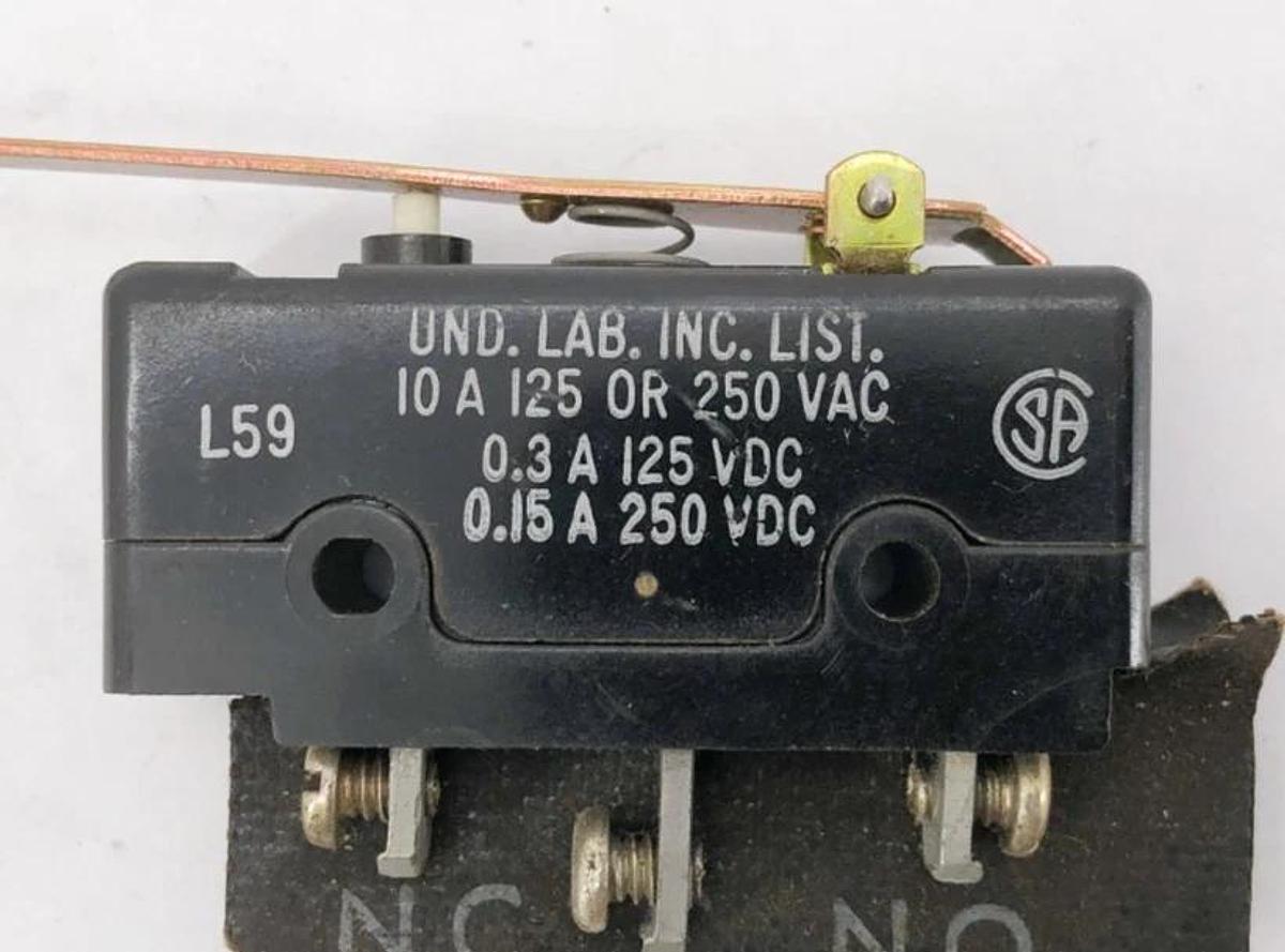 Used Honeywell Microswitch DT-2RV3881-B6 Limit Switch 125/250 VAC 10A