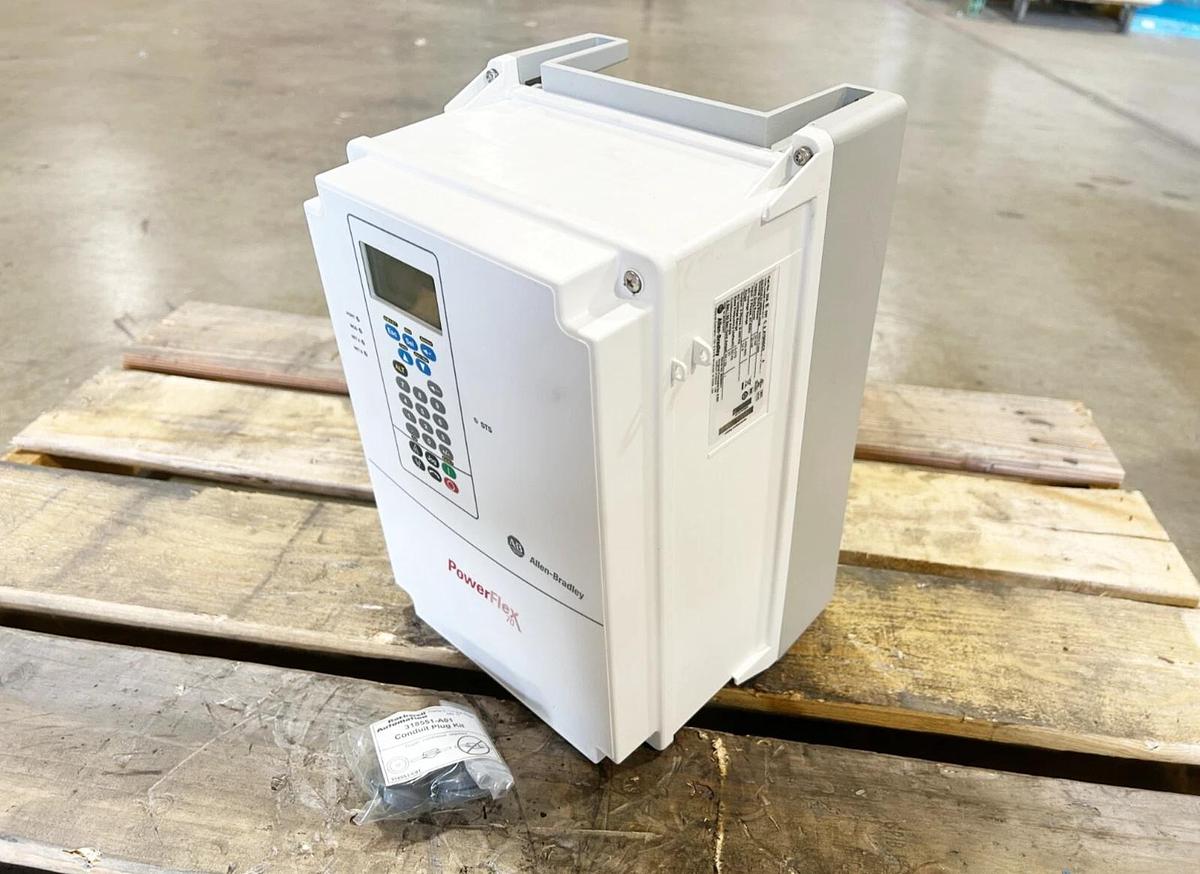New Allen Bradley 20AE027C3AYNNNC0 AC Drive Powerflex 70 3Ph 600V 27A 25HP