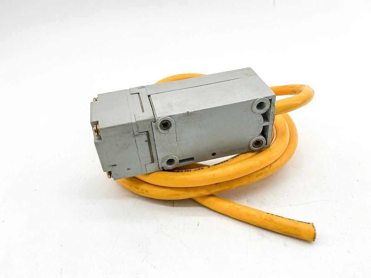 Used Allen Bradley 802PR-LBAR1-12 Inductive Proximity Sensor 250V 4-25MA Ser.E