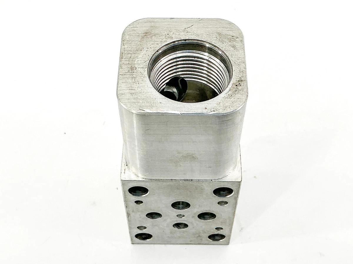 Used Sun Hydraulics GBD Valve Sandwich Manifold 1 Port