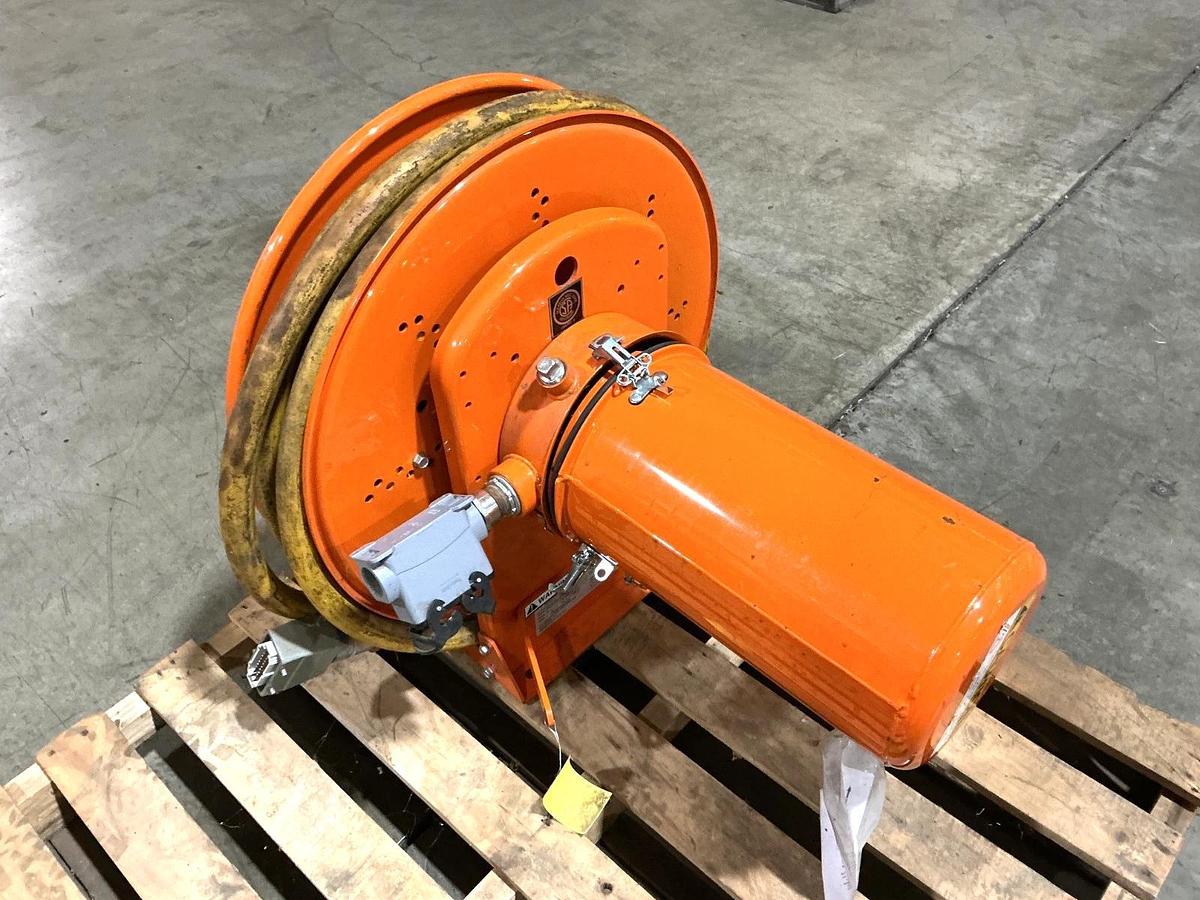 Used Gleason Reel S24751-163-15-2-CSA Heavy Duty Cable Reel Retrieve 50ft 35A 600V