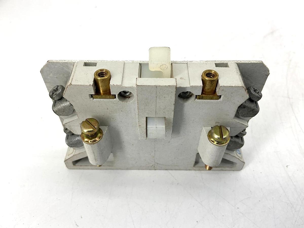 New Cutler-Hammer C320KGS32 Ser A2 Auxiliary Contact 1NO/1NC 10A 600VAC - No Box