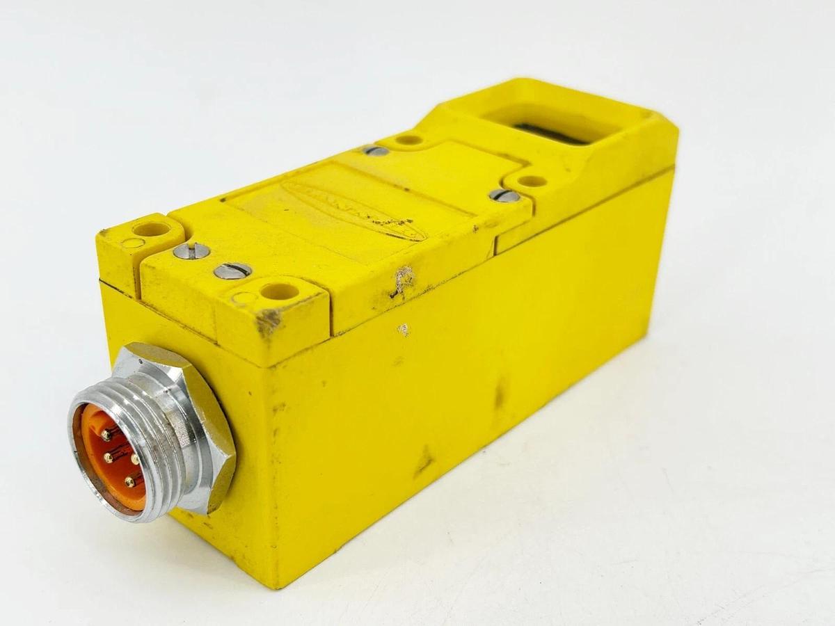 Used Banner Engineering RX1MD Photoelectric Sensor Block 120V 100VA DX1MD-A-LM3
