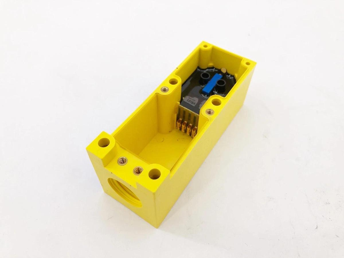 New Banner Engineering SBLX1 Multi-Beam Scanner Block 16647