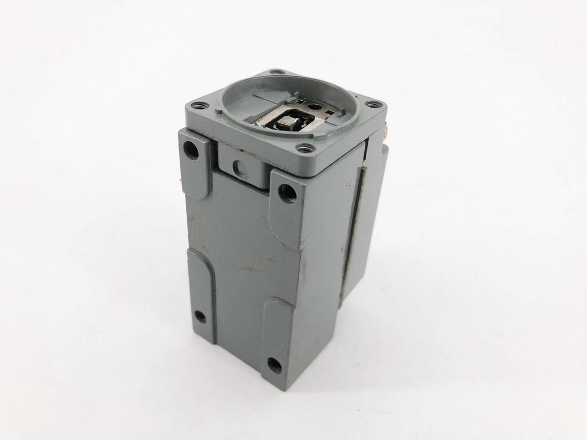 New Cutler-Hammer E50SN Limit Switch Body w/ E50RB Receptacle - No Box