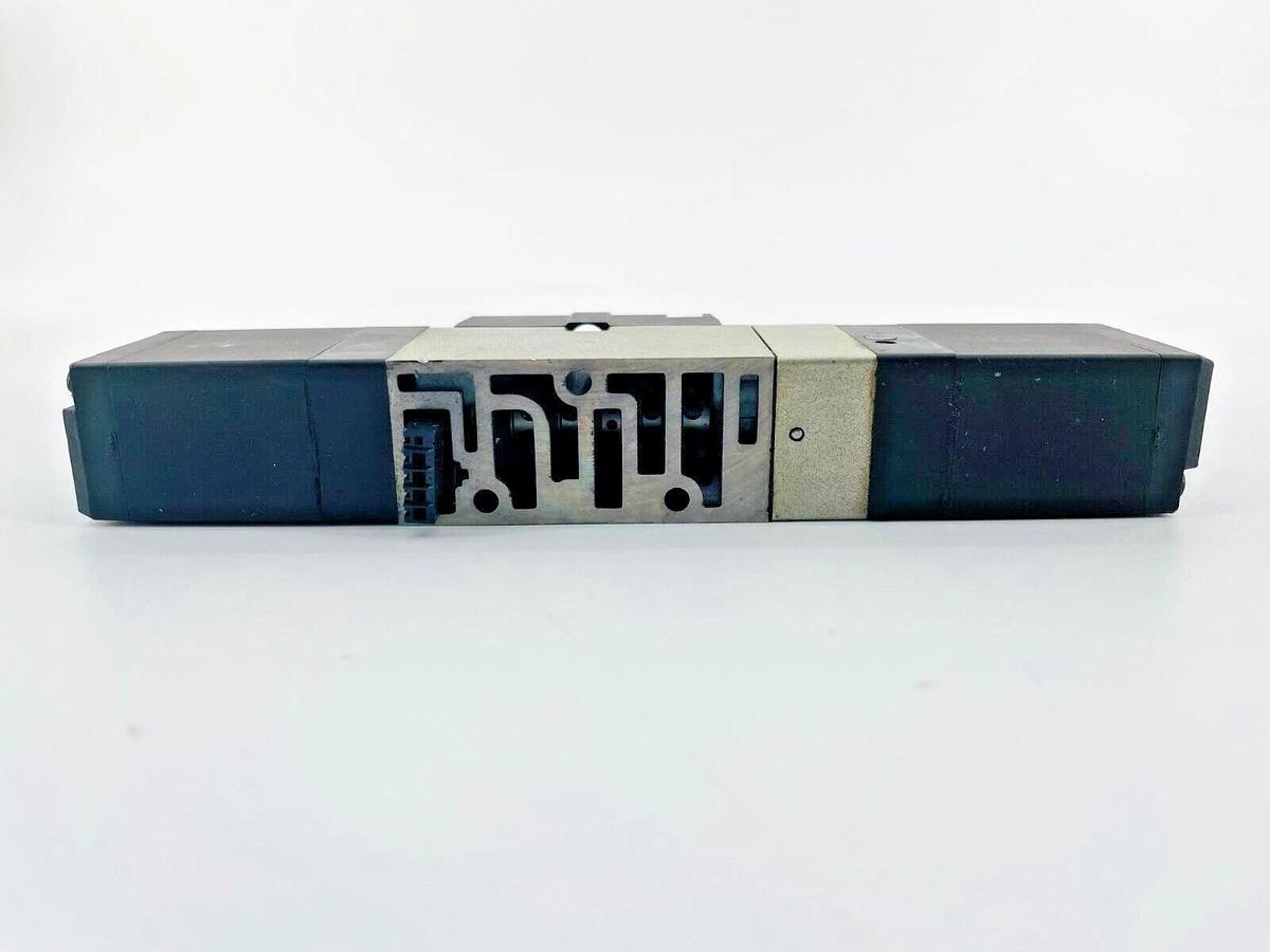 Used SMC VFS2200-5FZ Pneumatic Solenoid Valve 26V DC21-26V