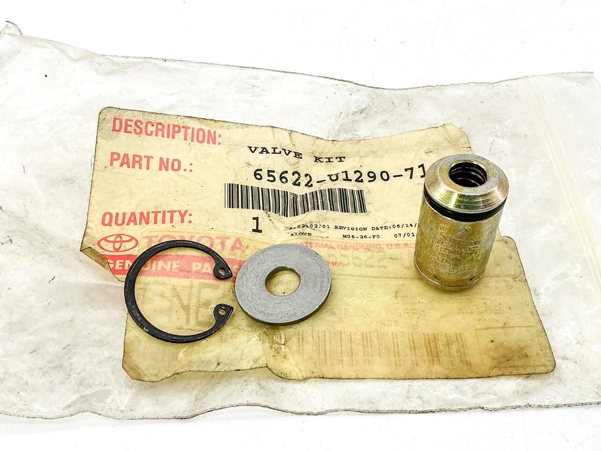 New Toyota 65622-U1290-71 Valve Kit