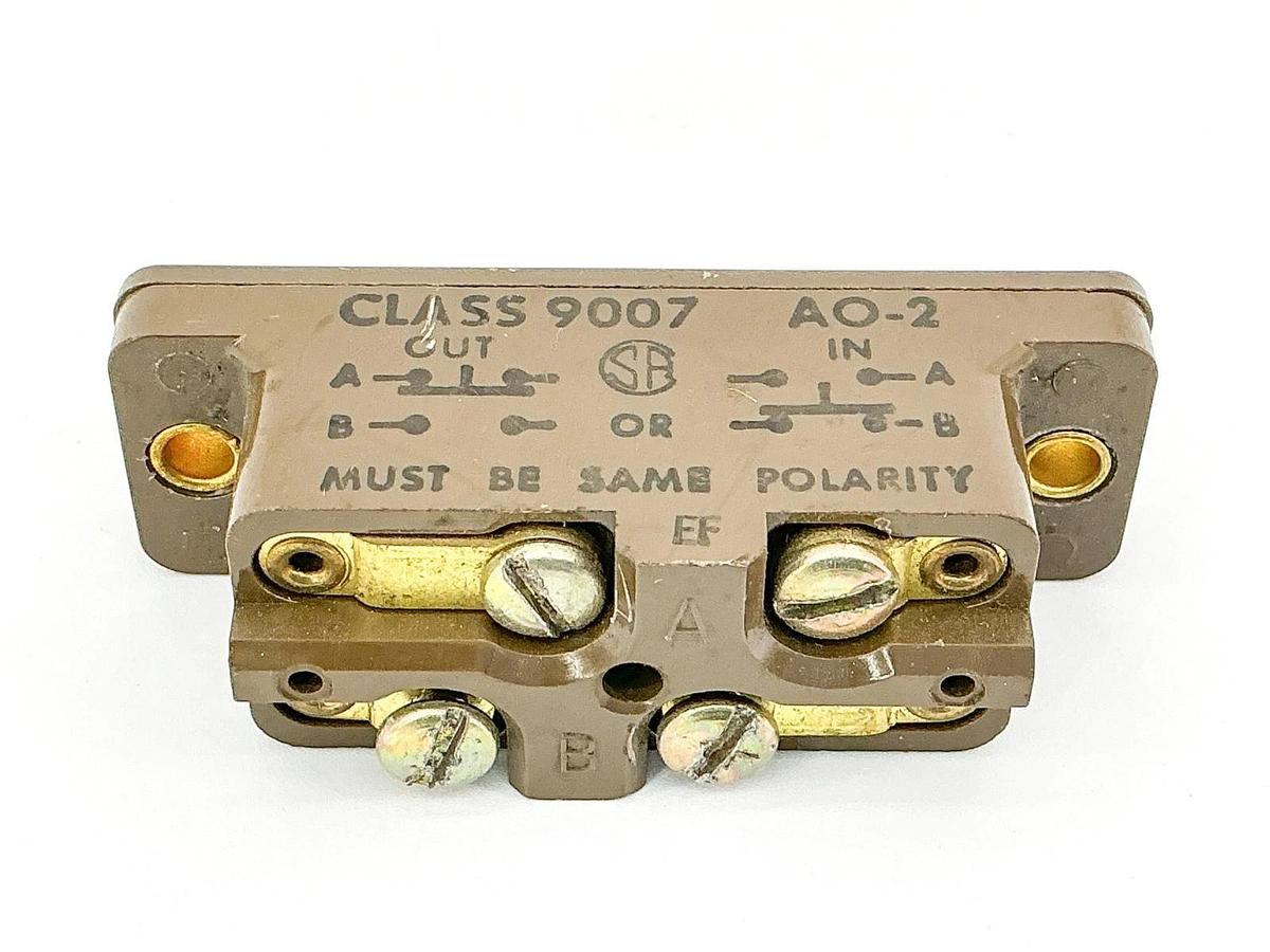 New Square D AO-2 Limit Switch Class 2 600V 15A - No Box