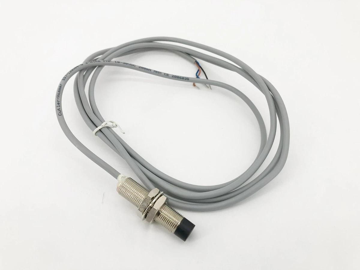 New Cutler-Hammer E57-12GU04-G Inductive Proximity Sensor 12mm 3-Wire 10-30VDC