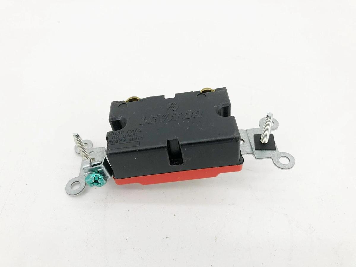 Lot of 2 New Leviton 1222-2I Double-Pole AC Quiet Switches Ivory 20A 120/277V
