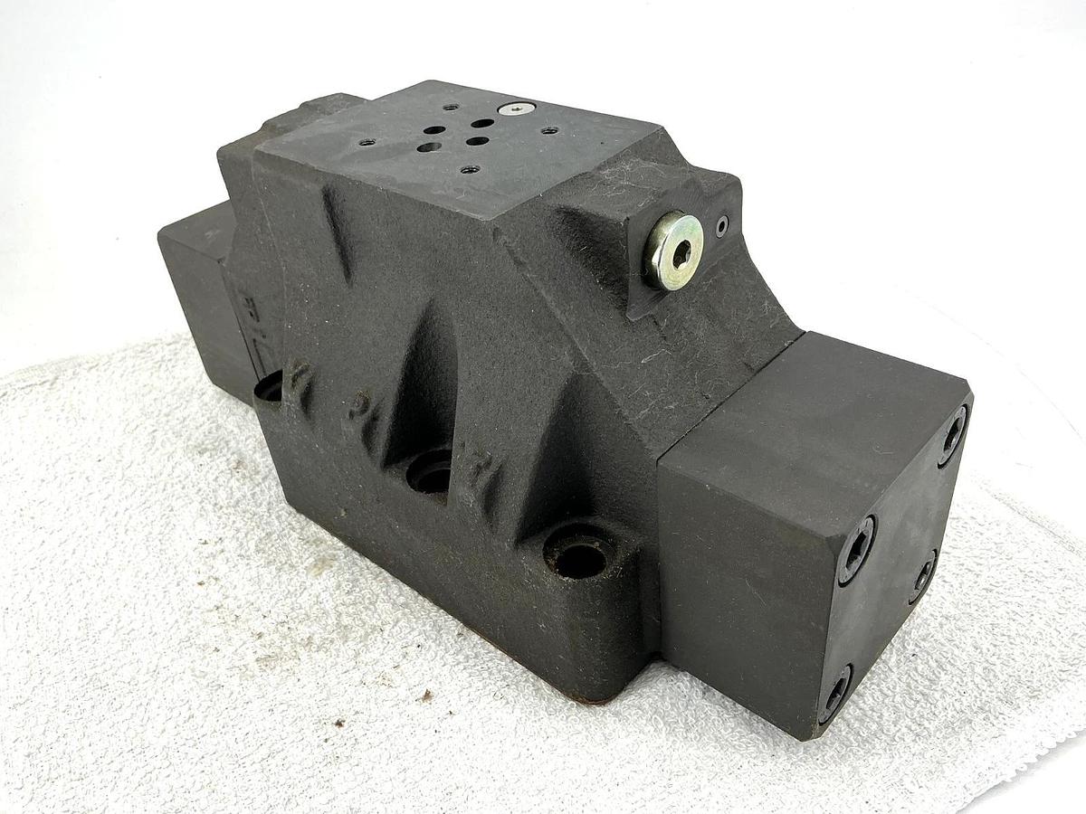 Used Argo Hytos RPEH4-253Z11/33-12060E1R51 Directional Control Valve 3-Pos 4-Way