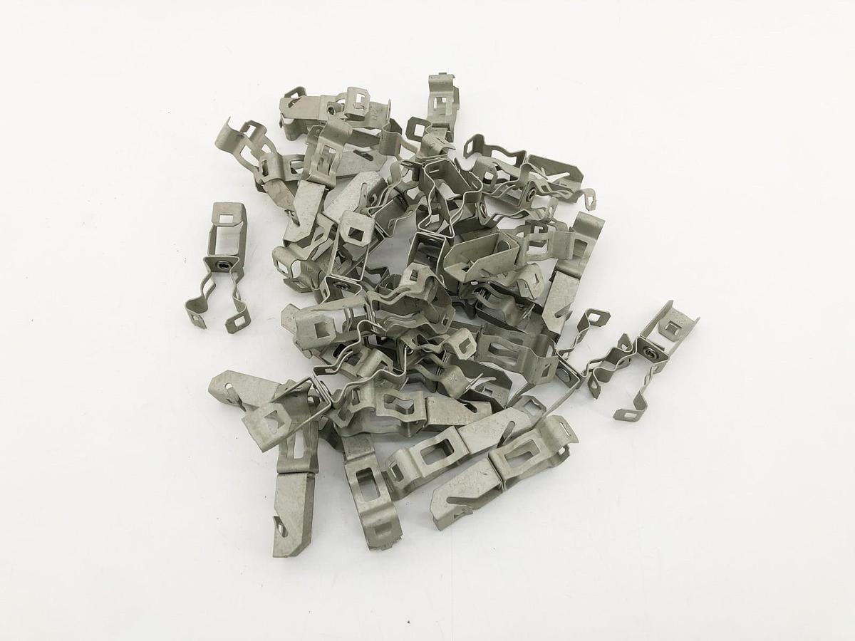 Lot of 18 New Caddy 1236M Purlin Clips 3/8" Conduit To "Z" Purlin - No Box