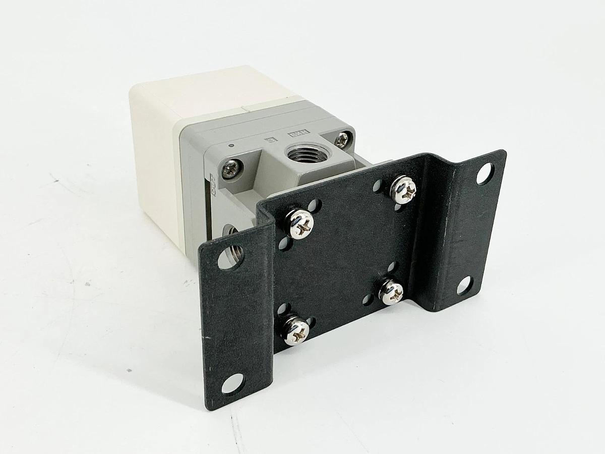New SMC ITV2031-01F2BN Electro Pneumatic Regulator 20mA