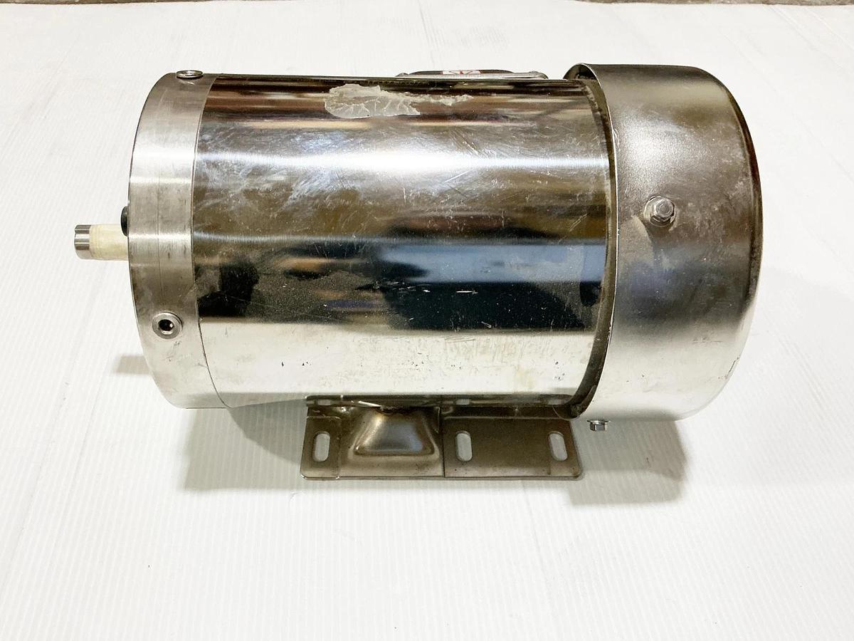 New Sterling SBY056PHH-M Electric Motor 0.5HP 1150RPM 575V 3PH 56C Frame