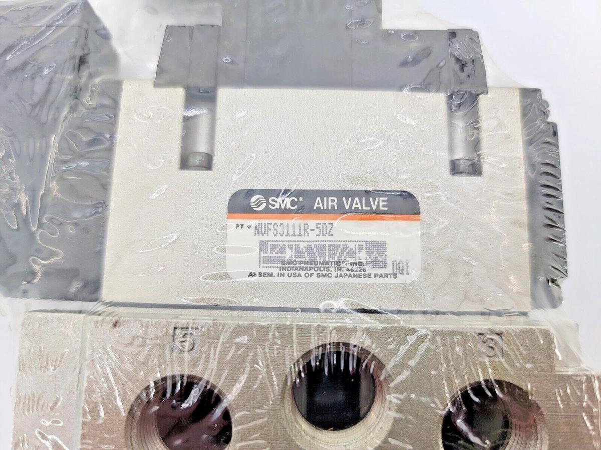 New SMC NVFS3111R-5DZ Solenoid Pilot Valve 21-26VDC, 0.15-1MPa W/ Block