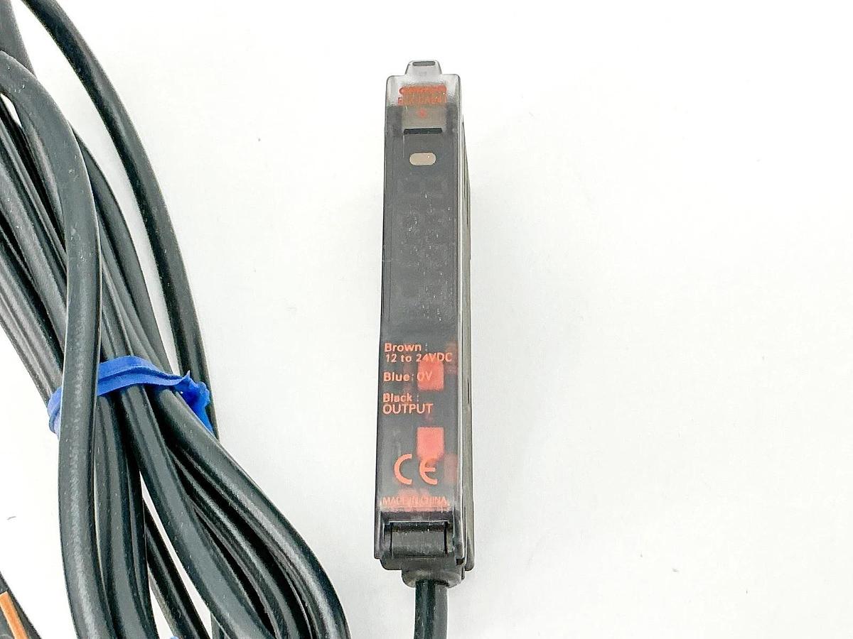 New Omron E3X-DAB41-N 2M Sensor 12-24VDC