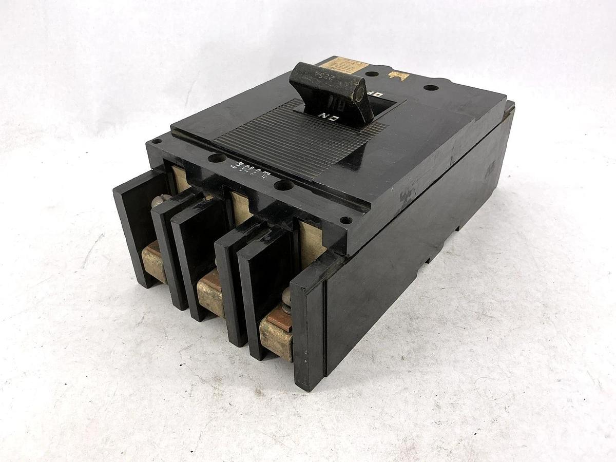 Used Square D 997327 Circuit Breaker Molded Case 3-Pole 3-Phase 225A 600VAC