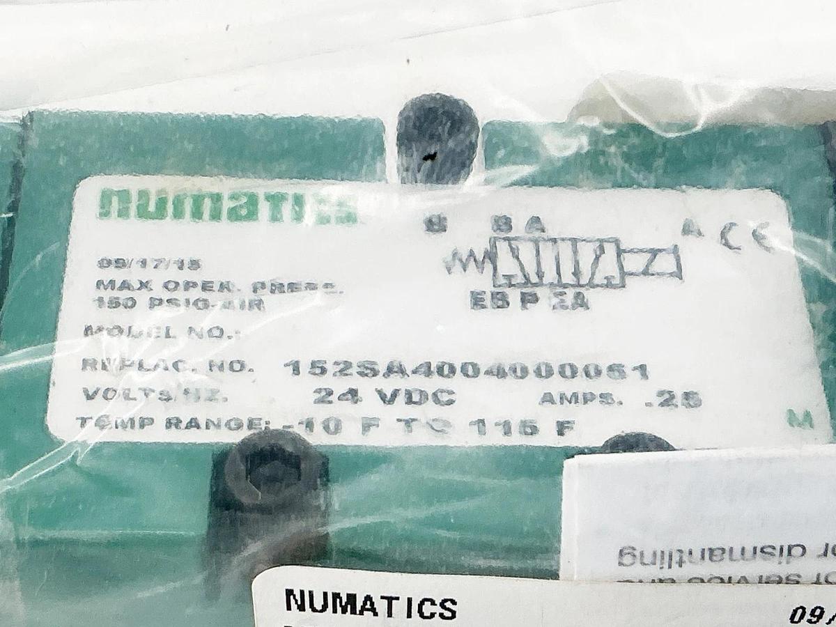 New Numatics 152SA4004000061 Pneumatic Solenoid Valve 24VDC .25A 150PSIG