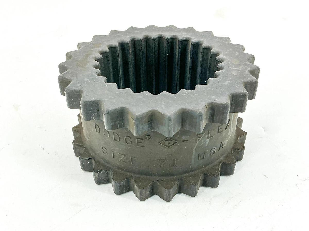 New Dodge 7JN D-Flex Coupling Sleeve 004217