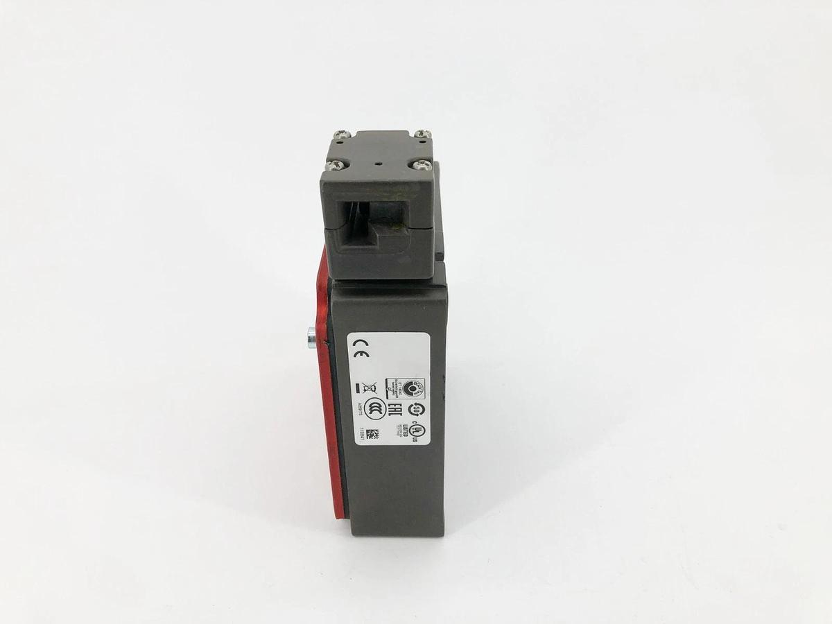 New Euchner TZ1RE024M-R Safety Switch 4A 230VAC 24VDC 083165 - No Box
