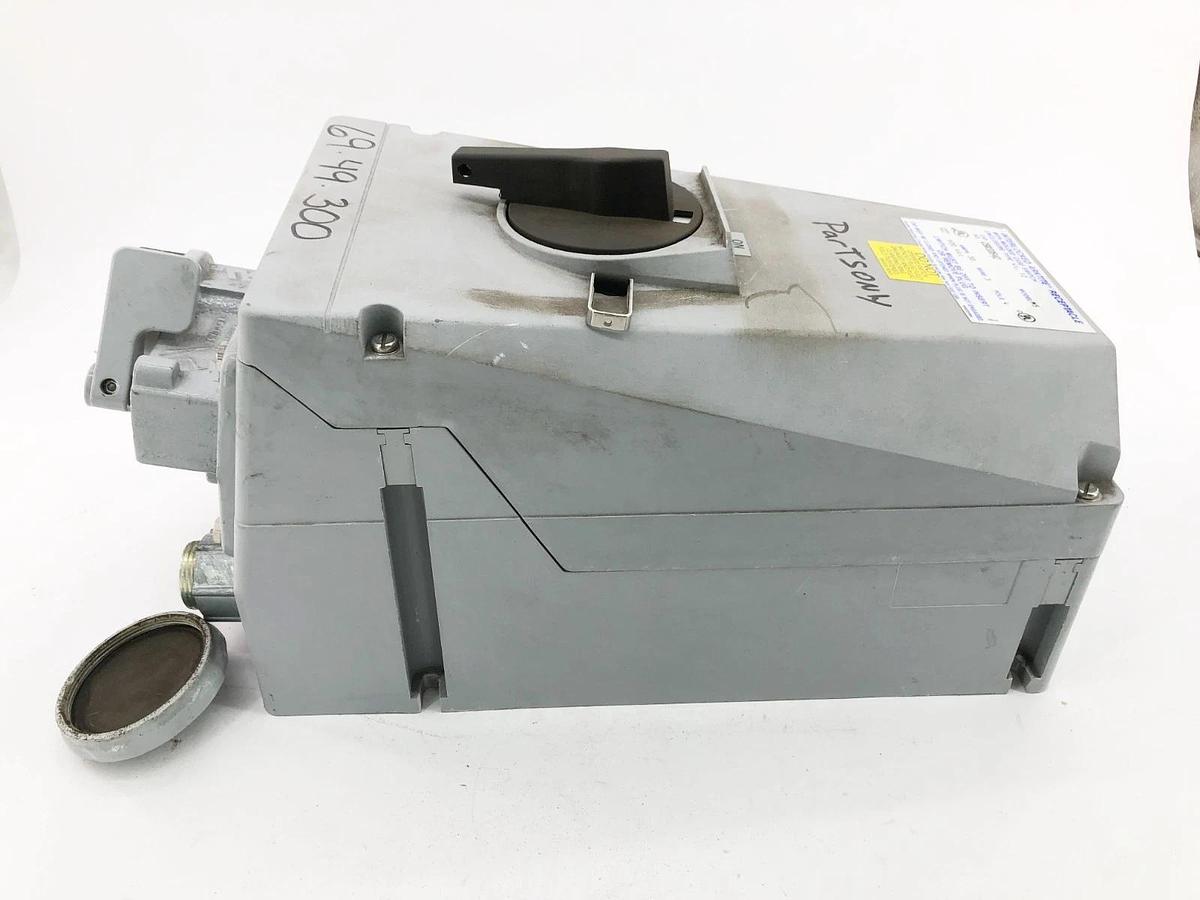 Used Eaton Crouse-Hinds CSR33542 Interlocked Arktite Receptacle (For Parts Only)