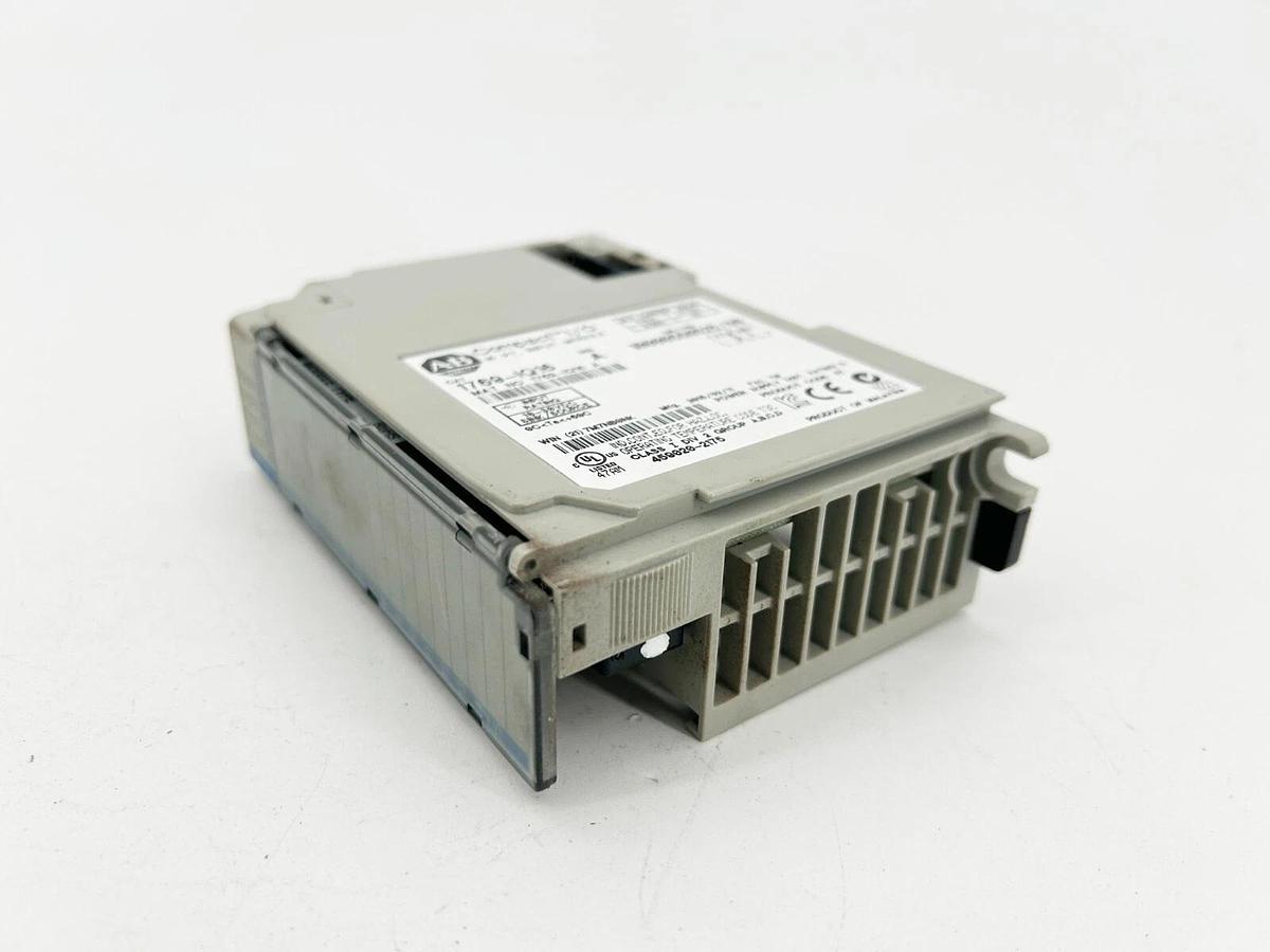Used Allen Bradley 1769-IQ16 I/O Module 16 PT 24VDC Sink/ Source Input SER A