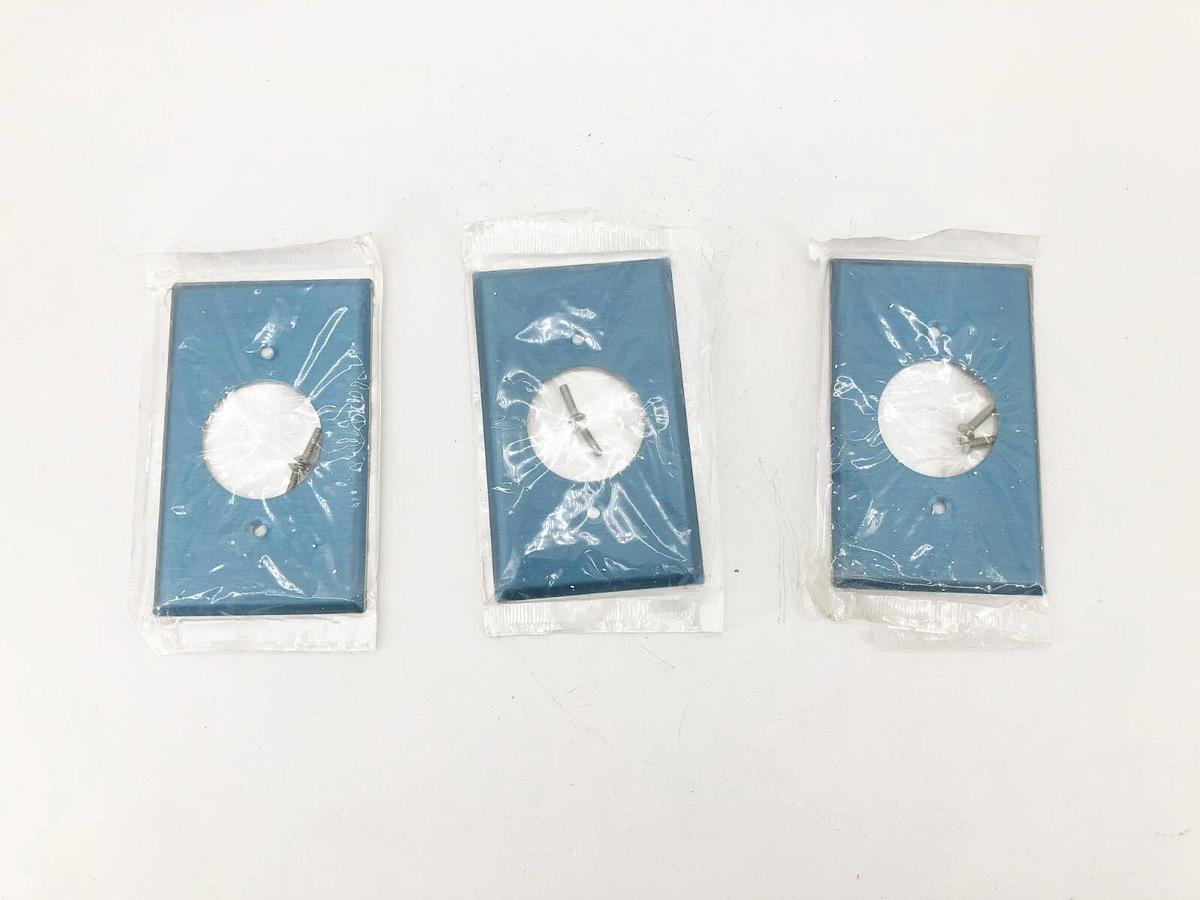 Lot of 3 New Leviton 104-84020-040 1-Gang Outlet Wall Plate Covers Stainless