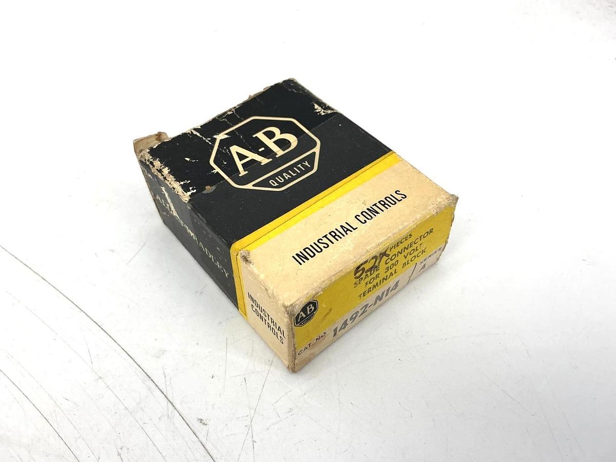 Box of 52 New Allen Bradley 1492-N14 Ser A Spade Connector for 300V Term. Block