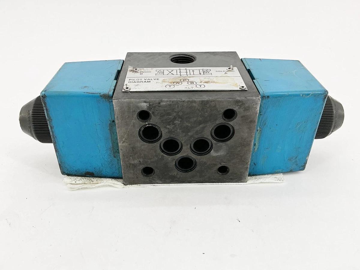 Used Vickers DG4S4-010C-B-60 Direct Control Valve 3000PSI 115V 879242
