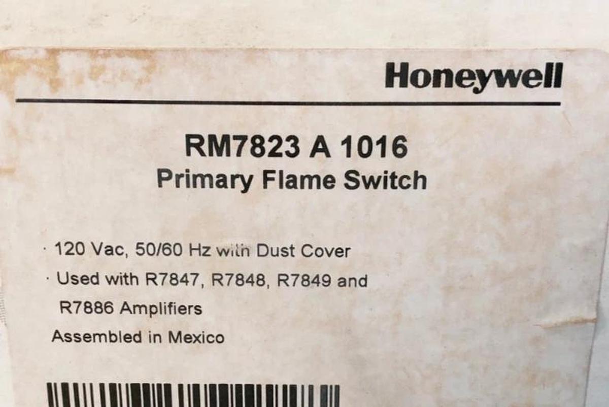 New Honeywell RM7823 A 1016 Primary Flame Switch w/ Dust Cover 120VAC